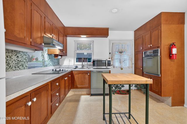 569A Sheffield Court, Lakewood, NJ 08701