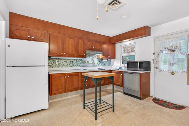 569A Sheffield Court, Lakewood, NJ 08701
