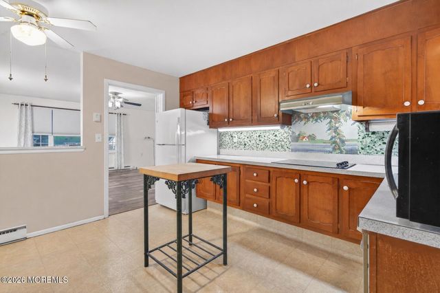 569A Sheffield Court, Lakewood, NJ 08701