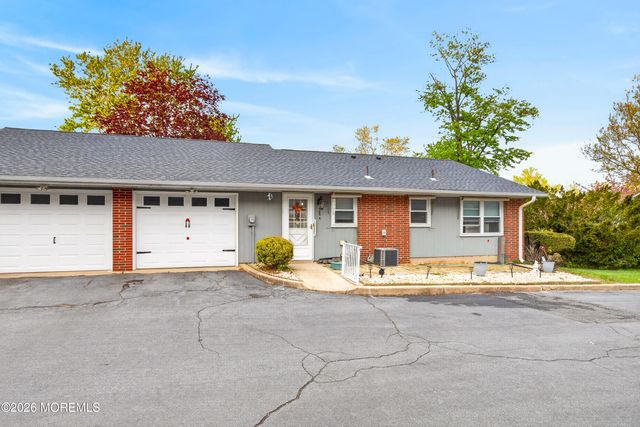 569A Sheffield Court, Lakewood, NJ 08701