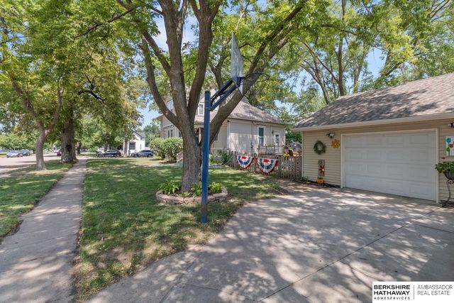 407 E 11th Street, Fremont, NE 68025