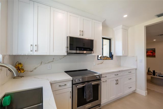 7548 Adventure Ave, North Bay Village, FL 33141