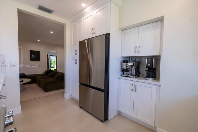 7548 Adventure Ave, North Bay Village, FL 33141