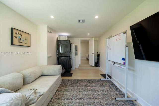 7548 Adventure Ave, North Bay Village, FL 33141