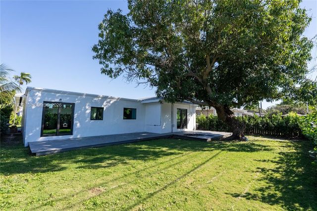 7548 Adventure Ave, North Bay Village, FL 33141