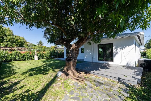 7548 Adventure Ave, North Bay Village, FL 33141