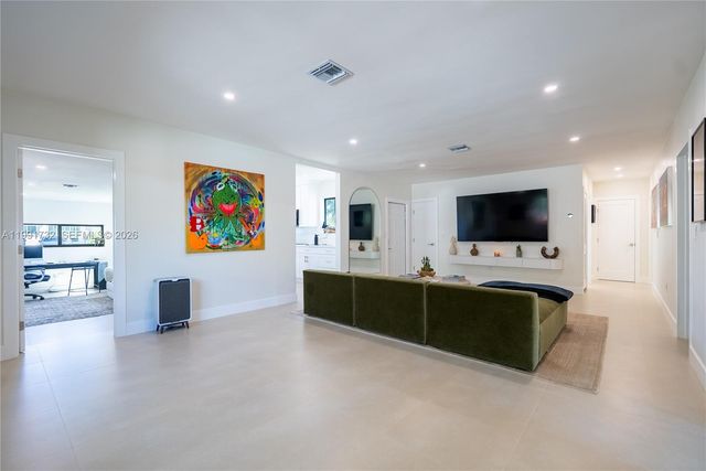 7548 Adventure Ave, North Bay Village, FL 33141