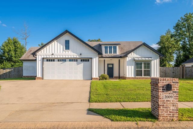 2009 Berkshire Drive, Benton, AR 72019