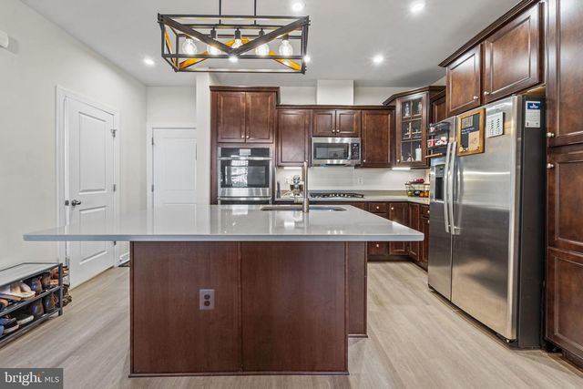 12384 AZURE LN, Fairfax, VA 22033