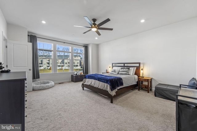 12384 AZURE LN, Fairfax, VA 22033