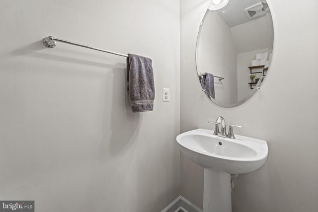 12384 AZURE LN, Fairfax, VA 22033
