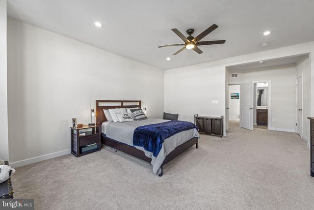 12384 AZURE LN, Fairfax, VA 22033