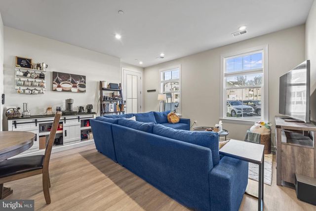 12384 AZURE LN, Fairfax, VA 22033