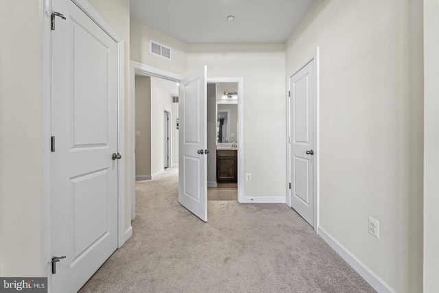 12384 AZURE LN, Fairfax, VA 22033