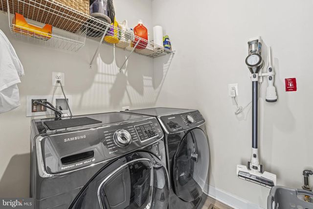 12384 AZURE LN, Fairfax, VA 22033