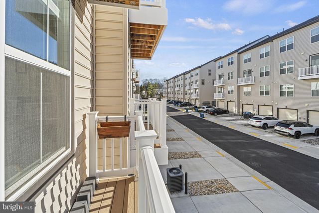 12384 AZURE LN, Fairfax, VA 22033