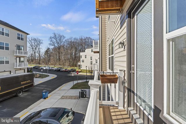 12384 AZURE LN, Fairfax, VA 22033