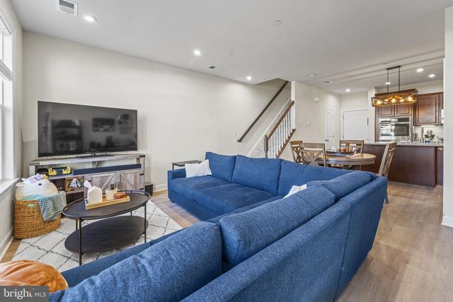 12384 AZURE LN, Fairfax, VA 22033