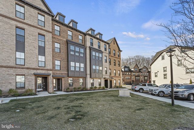 12384 AZURE LN, Fairfax, VA 22033