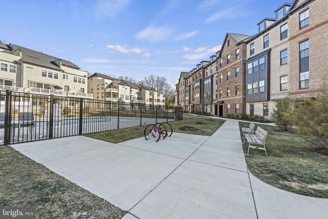 12384 AZURE LN, Fairfax, VA 22033