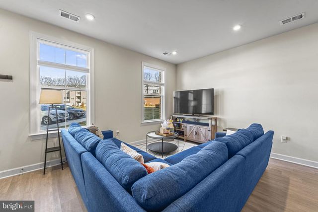 12384 AZURE LN, Fairfax, VA 22033