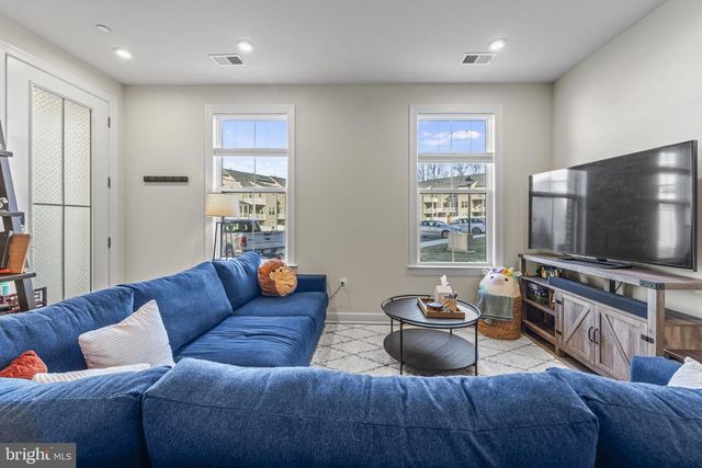 12384 AZURE LN, Fairfax, VA 22033
