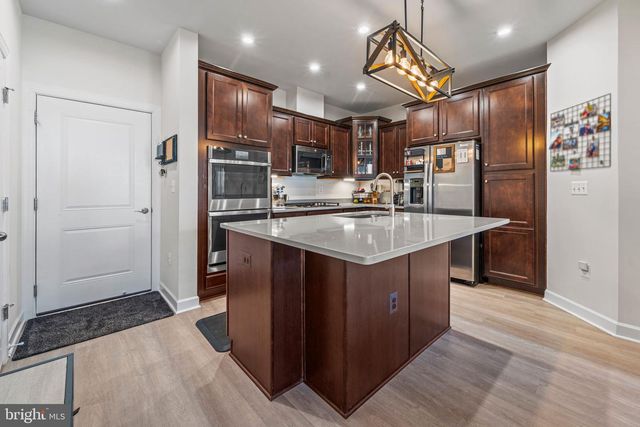 12384 AZURE LN, Fairfax, VA 22033