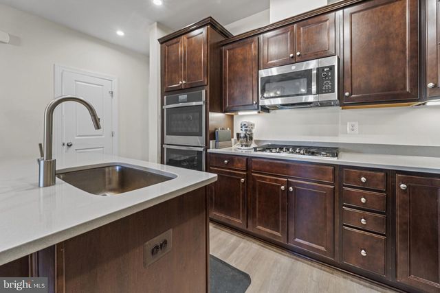 12384 AZURE LN, Fairfax, VA 22033
