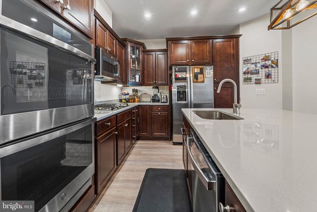 12384 AZURE LN, Fairfax, VA 22033