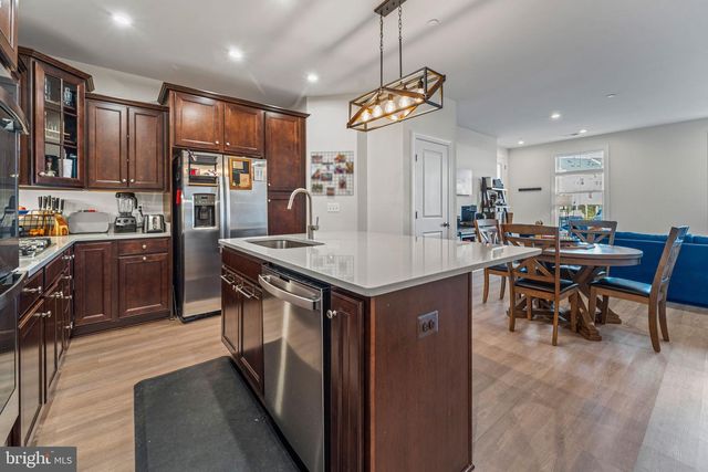 12384 AZURE LN, Fairfax, VA 22033
