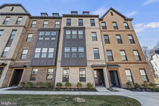 12384 AZURE LN, Fairfax, VA 22033