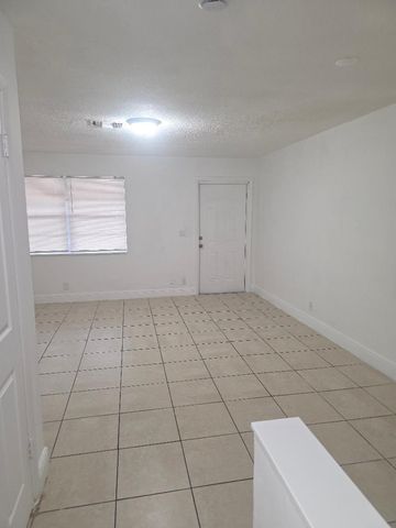3640 NE 1st Avenue 2, Oakland Park, FL 33334