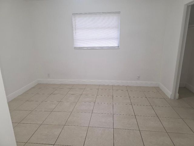 3640 NE 1st Avenue 2, Oakland Park, FL 33334
