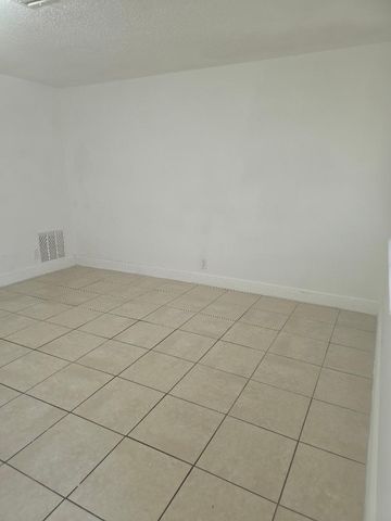 3640 NE 1st Avenue 2, Oakland Park, FL 33334