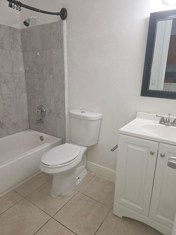 3640 NE 1st Avenue 2, Oakland Park, FL 33334