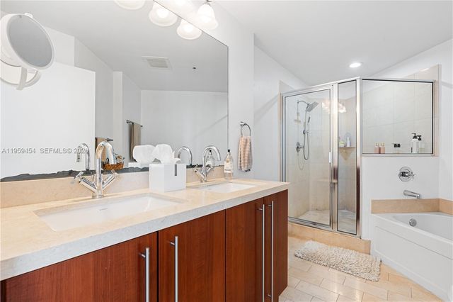 1111 SW 1st Ave UPH4019-, Miami, FL 33130