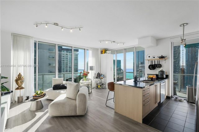 1111 SW 1st Ave UPH4019-, Miami, FL 33130