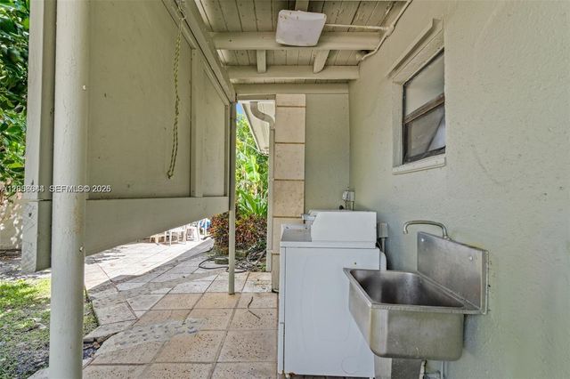 6045 Dawson St, Hollywood, FL 33023