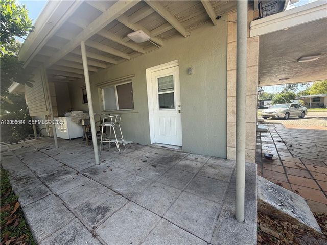 6045 Dawson St, Hollywood, FL 33023