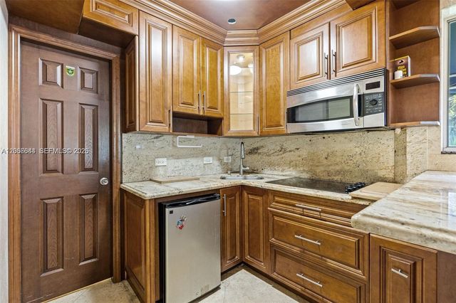 6045 Dawson St, Hollywood, FL 33023
