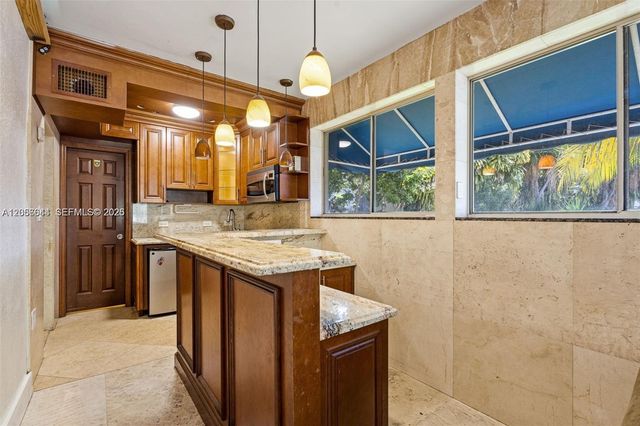 6045 Dawson St, Hollywood, FL 33023