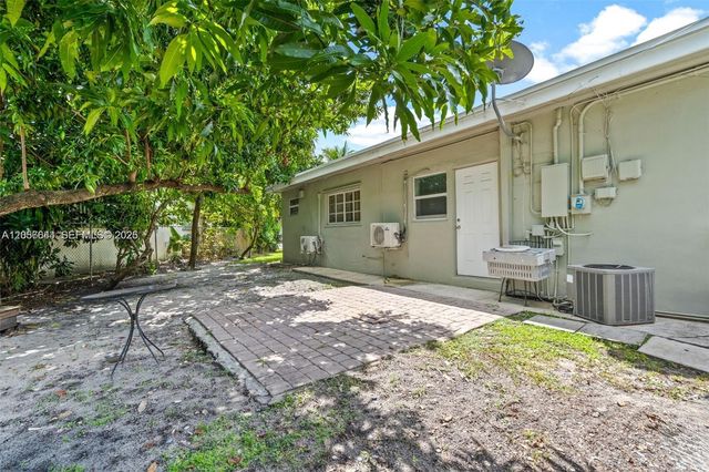 6045 Dawson St, Hollywood, FL 33023