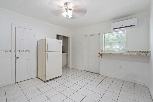 6045 Dawson St, Hollywood, FL 33023