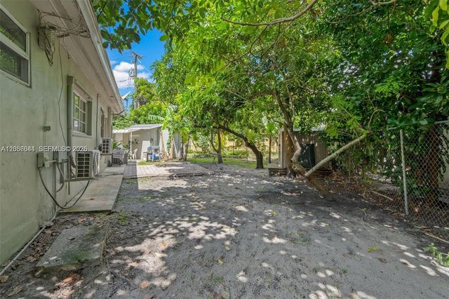 6045 Dawson St, Hollywood, FL 33023