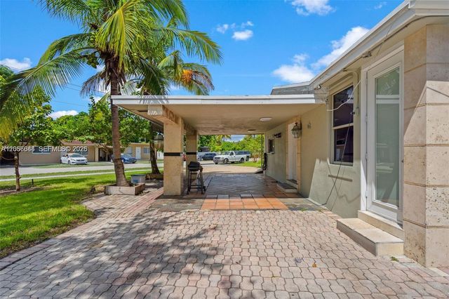 6045 Dawson St, Hollywood, FL 33023