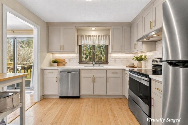 5 Maple Ln, Brewster, MA 02631