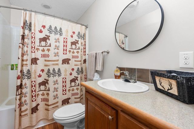303 Berry Lane, Wisconsin Dells, WI 53965