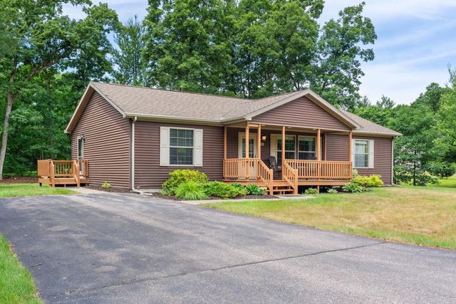 303 Berry Lane, Wisconsin Dells, WI 53965