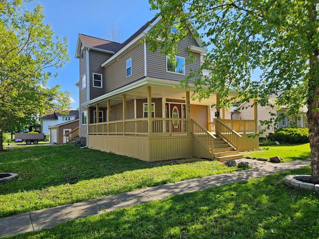 215 E Sale Street, Tuscola, IL 61953