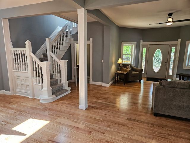 215 E Sale Street, Tuscola, IL 61953